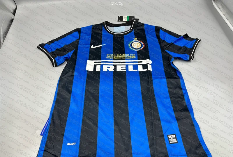 Random Retro Shirt - Inter Milan 09/10 (Slightly Worn) 3