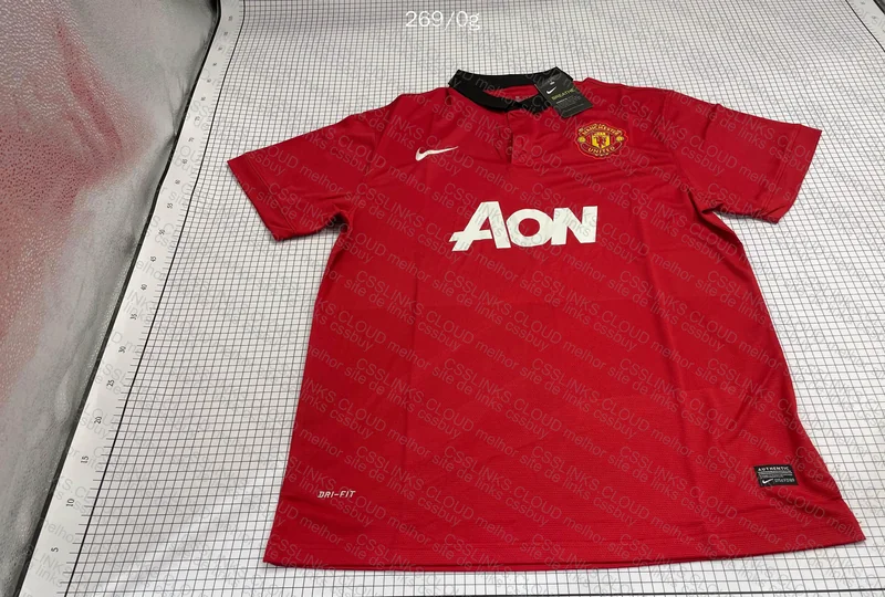 Manchester United Retro Shirt 4