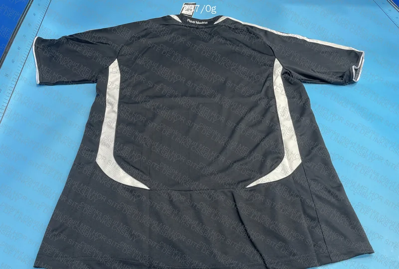 Real Madrid Retro Shirt 2006-2007 3