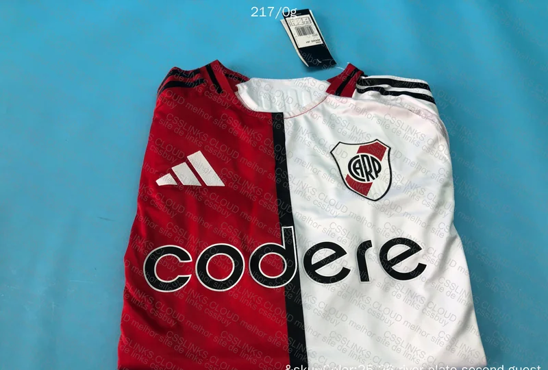 River Player Model Shirt