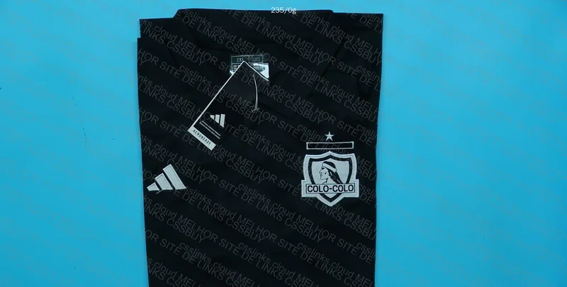 Random Team Shirt - Colo Colo Fan 3