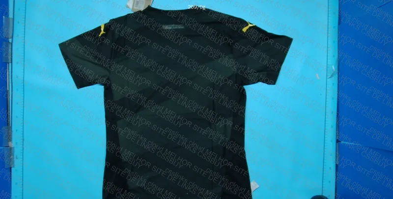Random Team Shirt - Borussia Dortmund Player