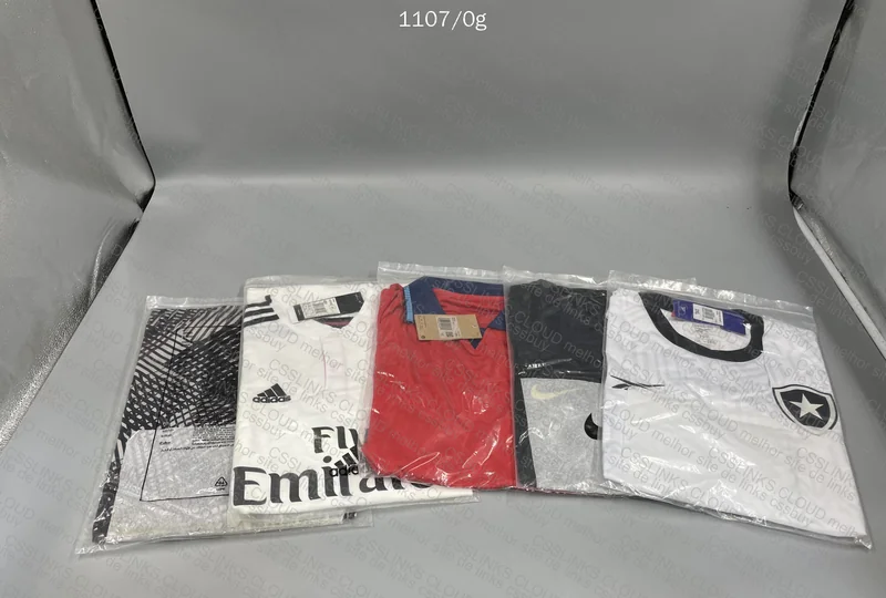 Team Shirt (does anyone know which teams, and if the quality is good?)