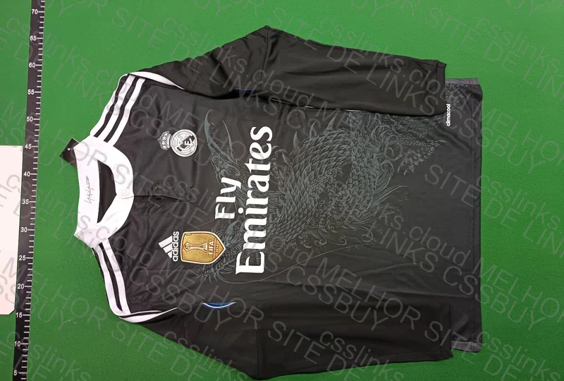 Real Madrid 2014/15 and United 2007/08 GOAT Shirts 3