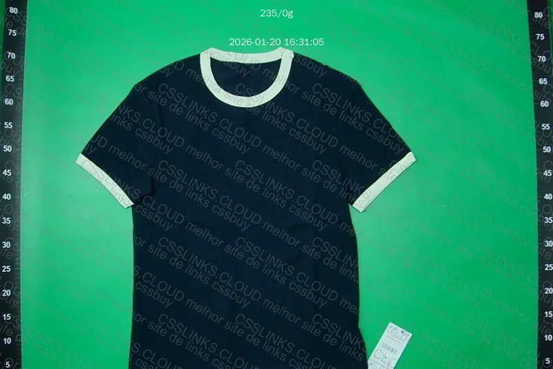 Camiseta azul e branca basica modelo ZARA