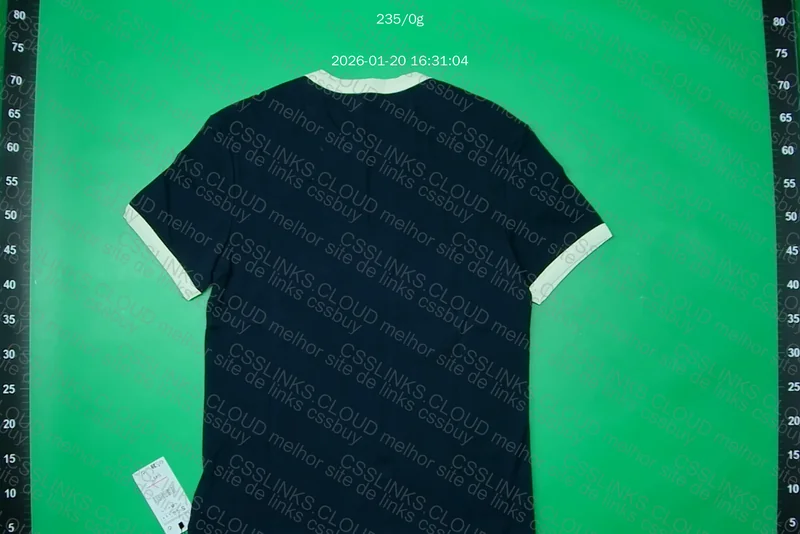 Camiseta azul e branca basica modelo ZARA 3