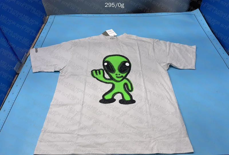 Balenciaga T-Shirt Alien