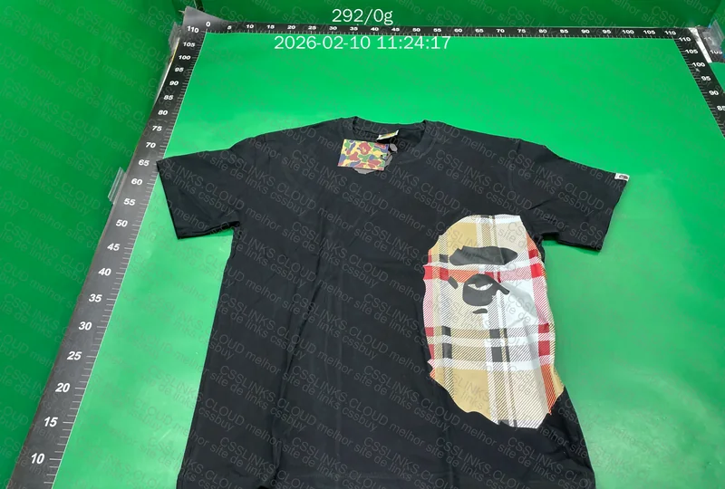 Camiseta BAPE x BURBERRY 2