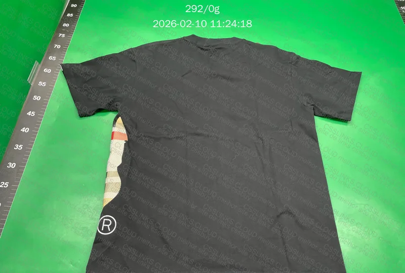 Camiseta BAPE x BURBERRY 3