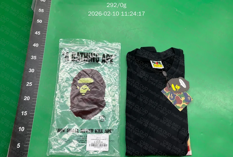 Camiseta BAPE x BURBERRY 4