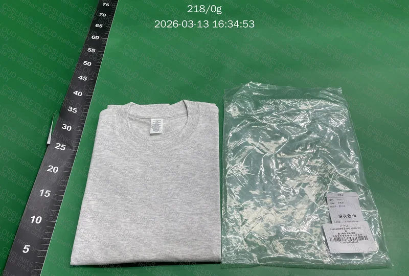 camiseta básica cinza