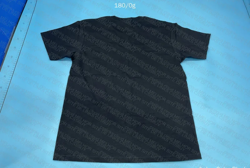 Basic Gildan T-Shirt 3