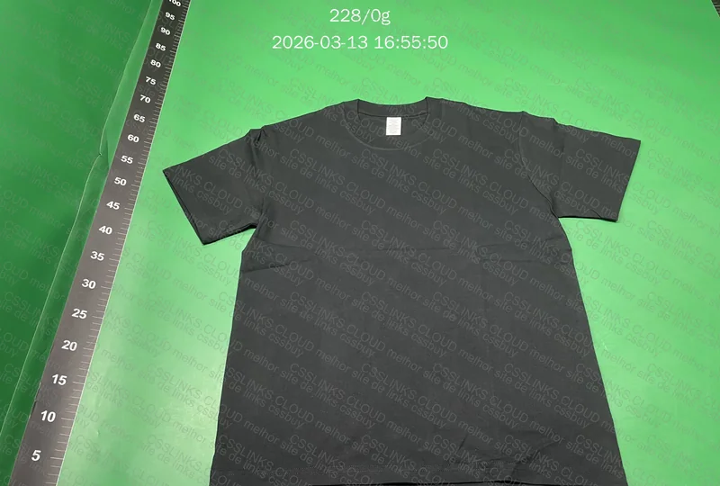 camiseta básica preta 2