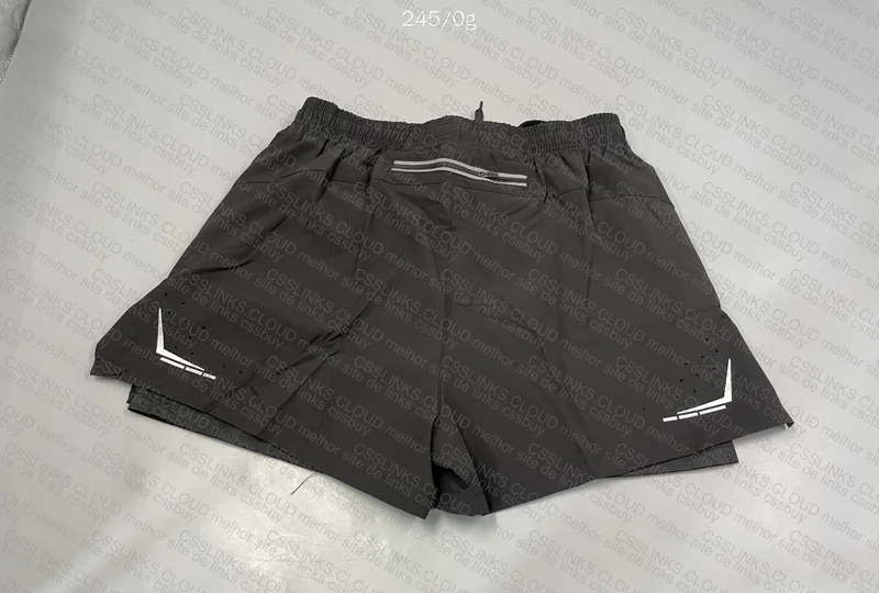 T-Shirt + Under Armour Shorts 4
