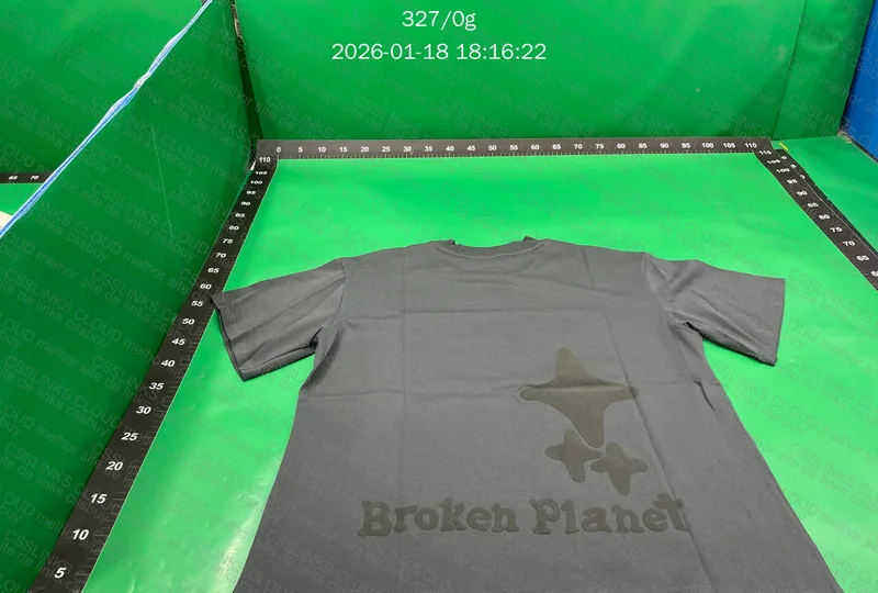 Camiseta Broken Planet 2