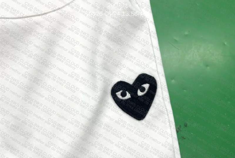 Camiseta CDG Play 4