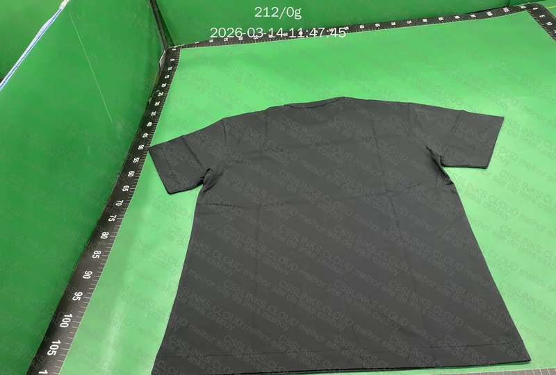 camiseta CDG preta ajuda aí