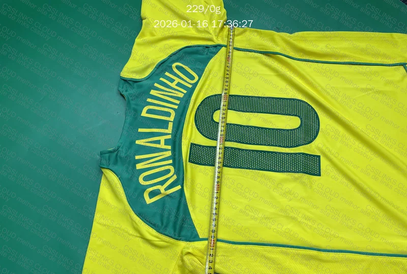 Camiseta do Mago - Ronaldinho 2004/2005 Seleção
