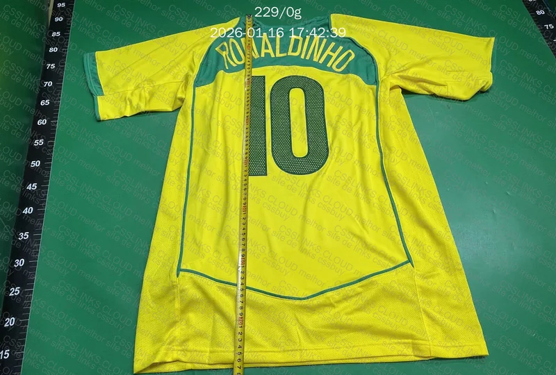 Camiseta do Mago - Ronaldinho 2004/2005 Seleção 2