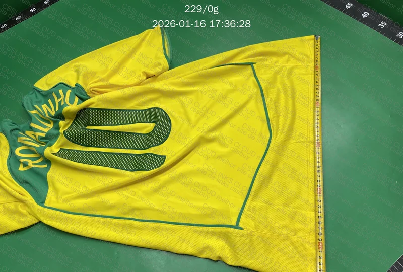 Camiseta do Mago - Ronaldinho 2004/2005 Seleção 3