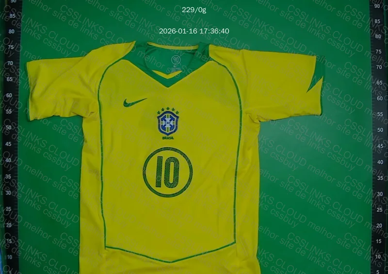 Camiseta do Mago - Ronaldinho 2004/2005 Seleção 4