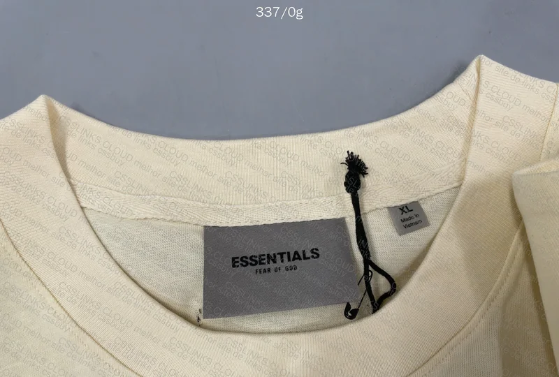 ESSENTIAL T-Shirt 3