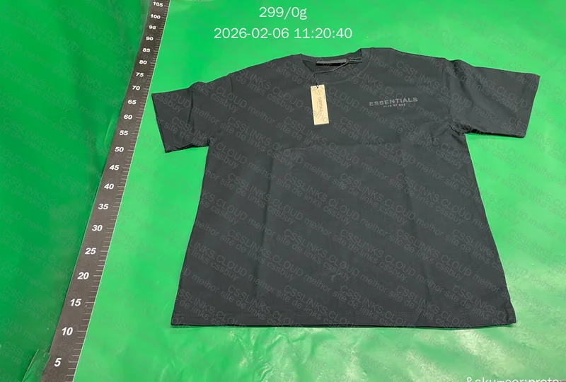 Camiseta Essentials 3
