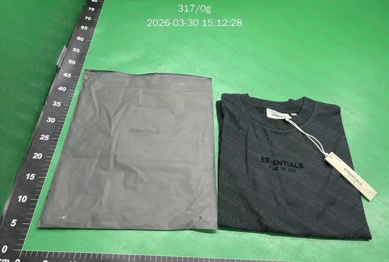 Camiseta Essentials