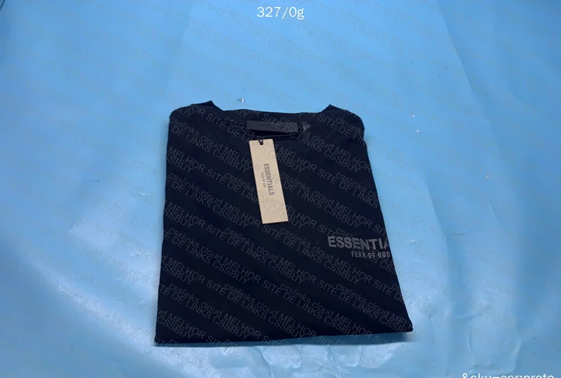 ESSENTIALS Fear of God T-Shirt by Artie