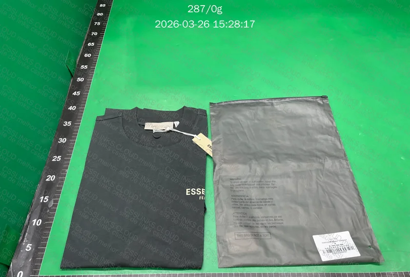 Camiseta Essentials Preta