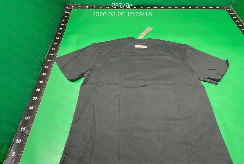 Camiseta Essentials Preta 3