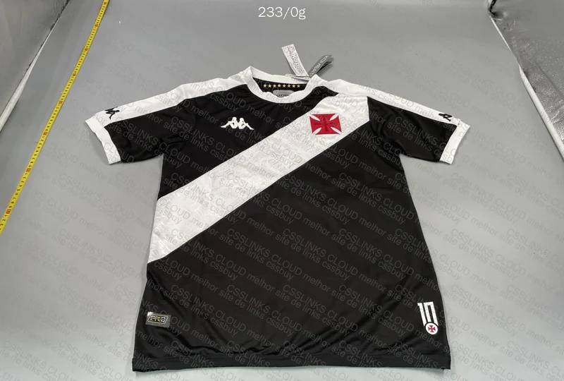 Giant T-shirt from Colina 3