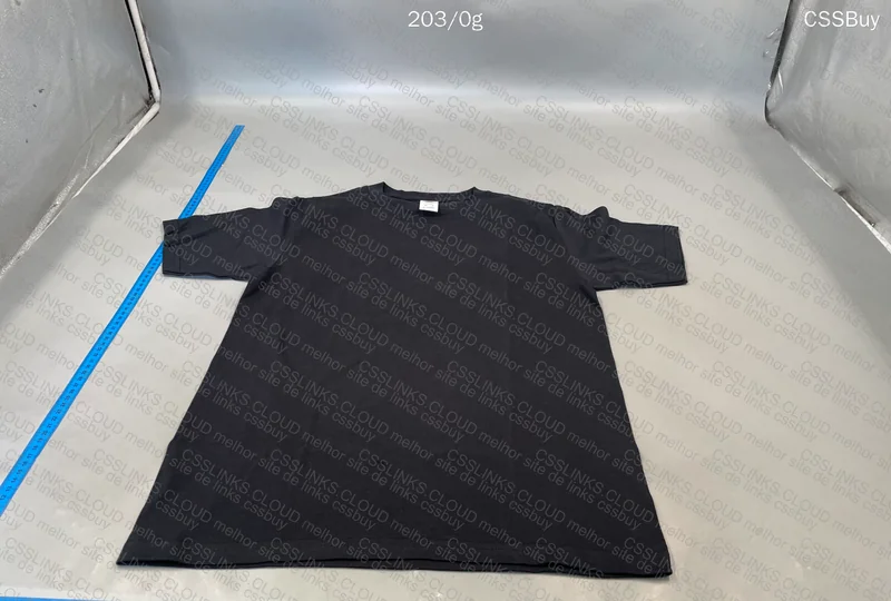 Basic Gildan T-shirt