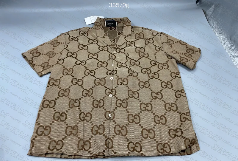 Gucci Button T-shirt 3