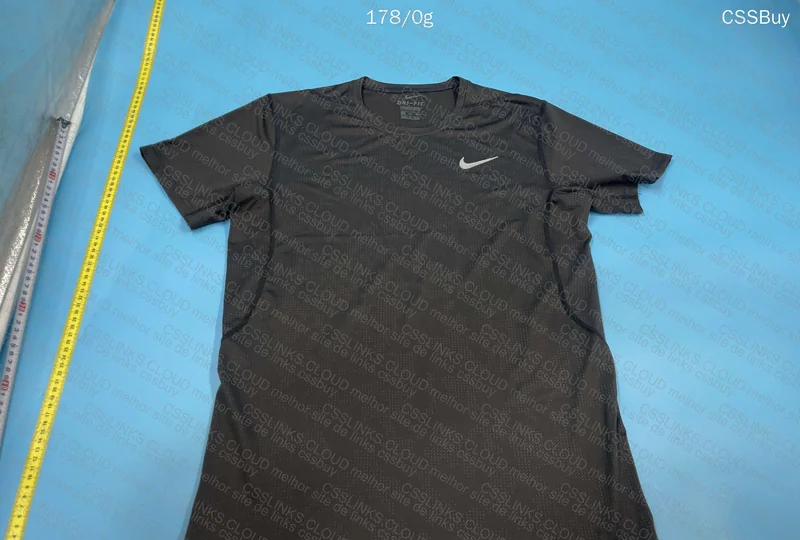 Nike Dri-Fit T-Shirt 2