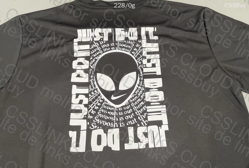 Nike (Dri-Fit?) T-Shirt 3