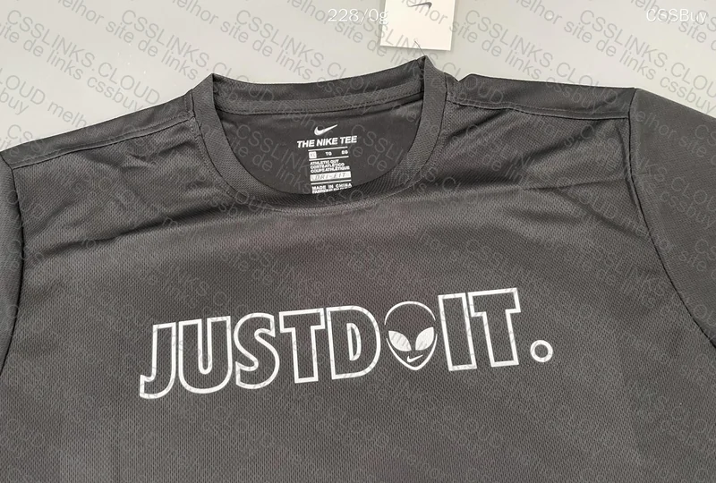 Nike (Dri-Fit?) T-Shirt 5