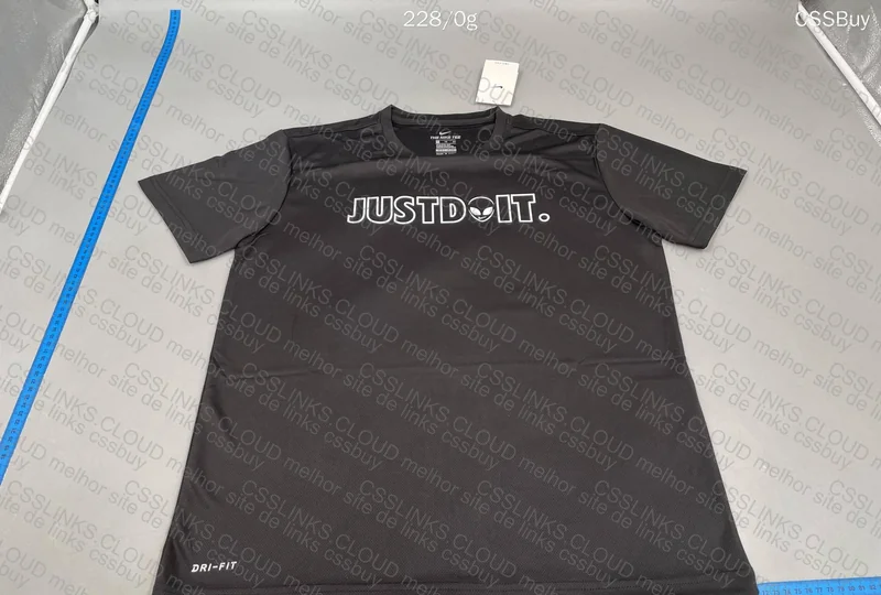 Nike (Dri-Fit?) T-Shirt 6