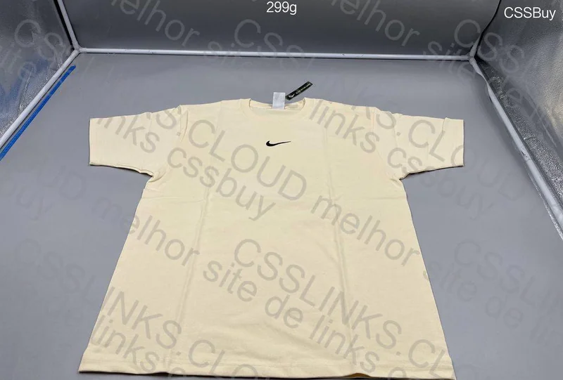 Nike Sportswear Essentials T-Shirt 4