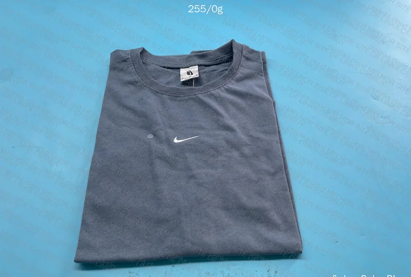 Nike Swoosh Centered T-Shirt 2