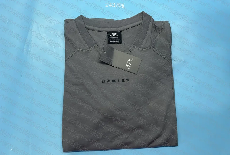 Oakley T-shirt