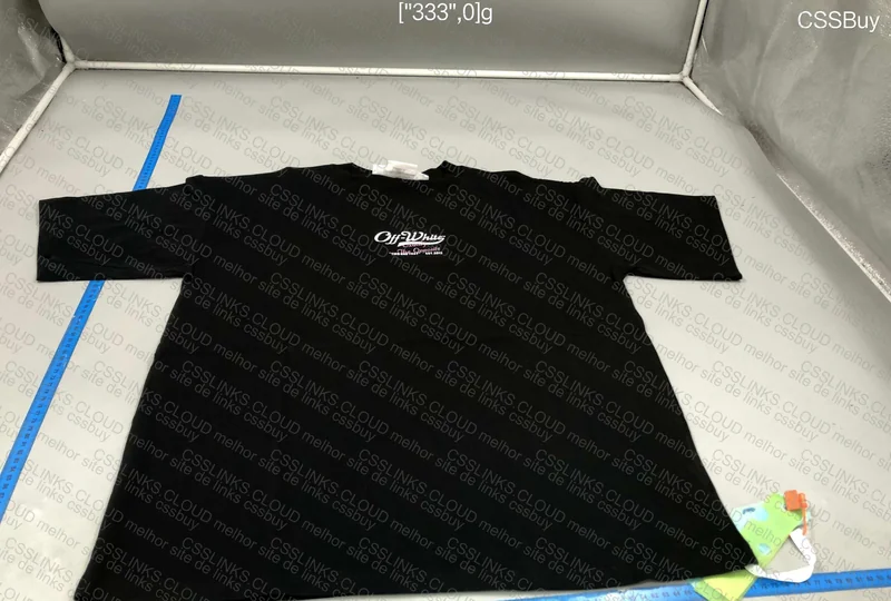 Off-White T-shirt (108¥)