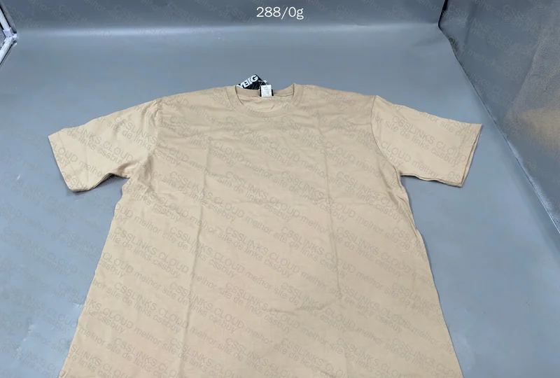 Oversize Lisa at a Low Price (Nelly) T-Shirt