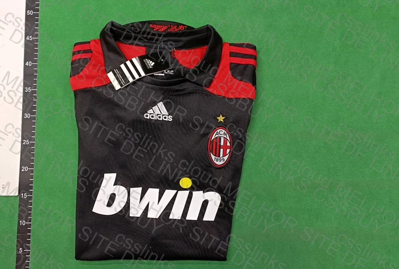 Kaká Retro Milan T-Shirt