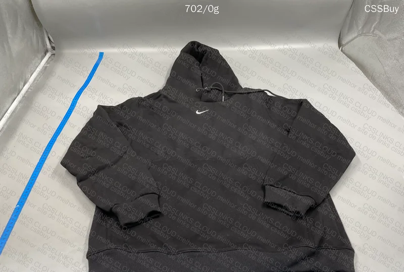 Stussy T-Shirt, EE Shorts, Mini Swoosh Hoodie 2