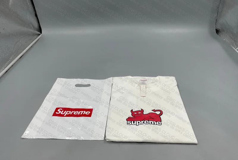 Supreme T-Shirt