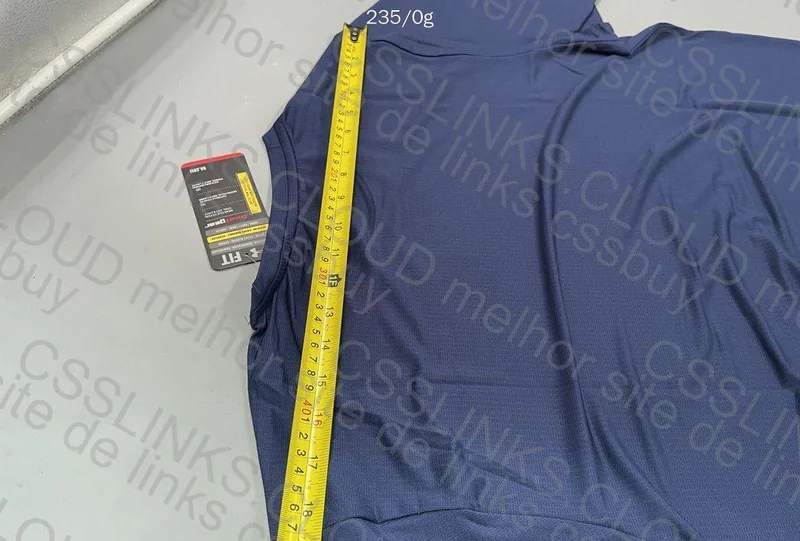 Black/Blue Under Armour T-Shirt with Measurements
