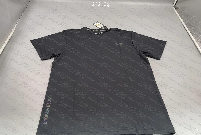 Black/Blue Under Armour T-Shirt with Measurements 6
