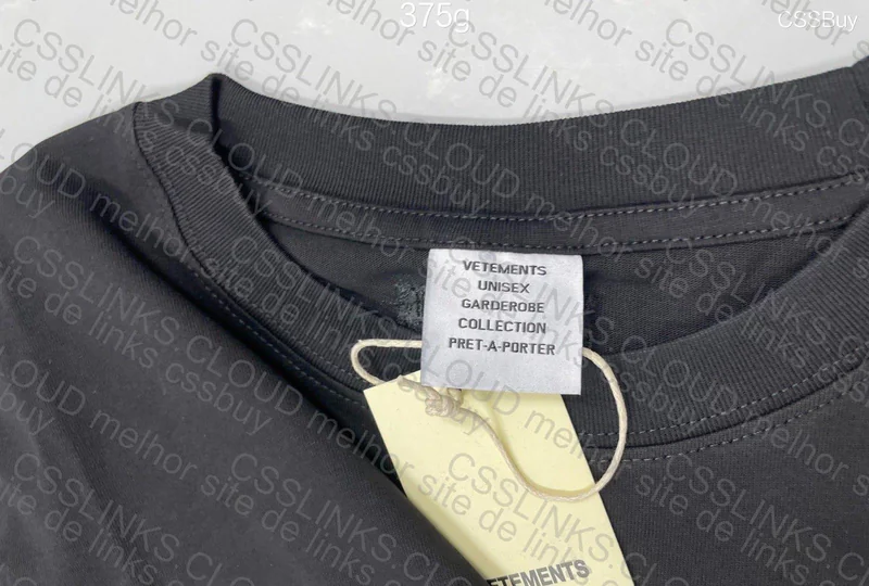 VETEMENTS T-Shirt 2