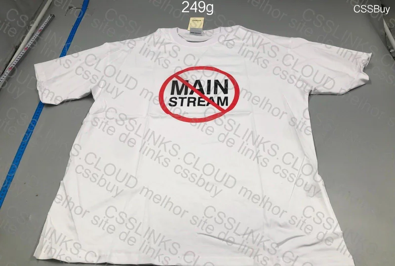 VETEMENTS T-Shirt 4